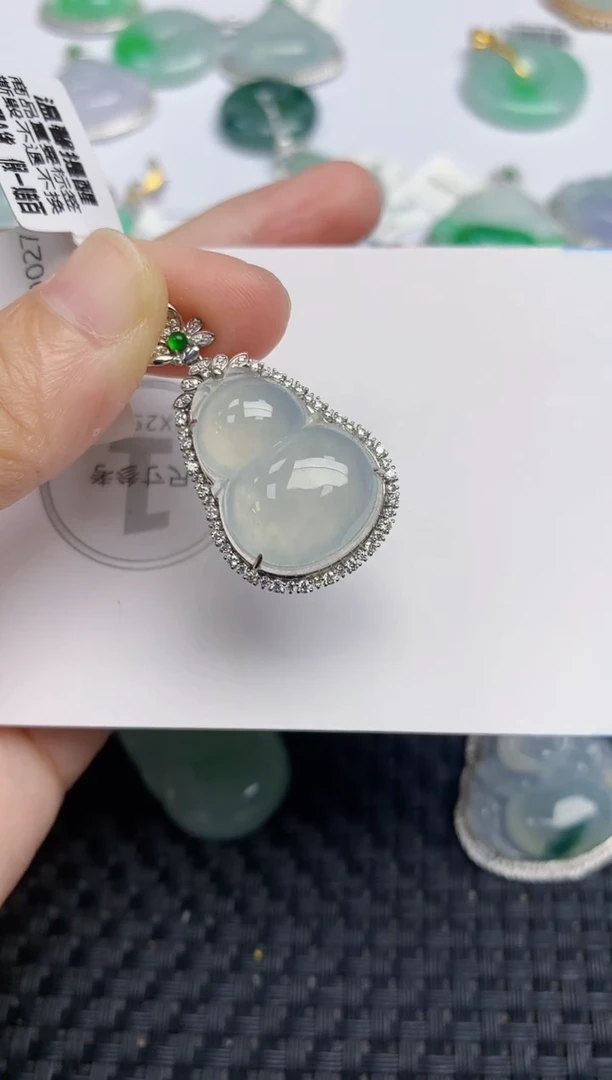 颈饰18K金镶嵌翡翠 天然缅甸A货翡翠百元以上9元证书费自理