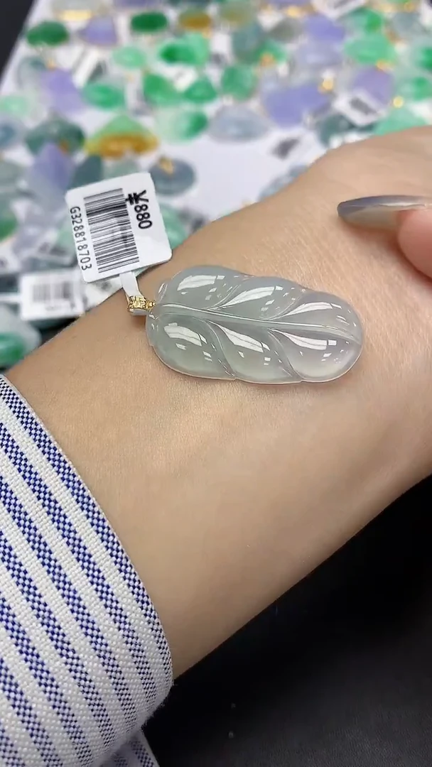 翡翠18K金镶嵌颈饰天然缅甸a货翡翠