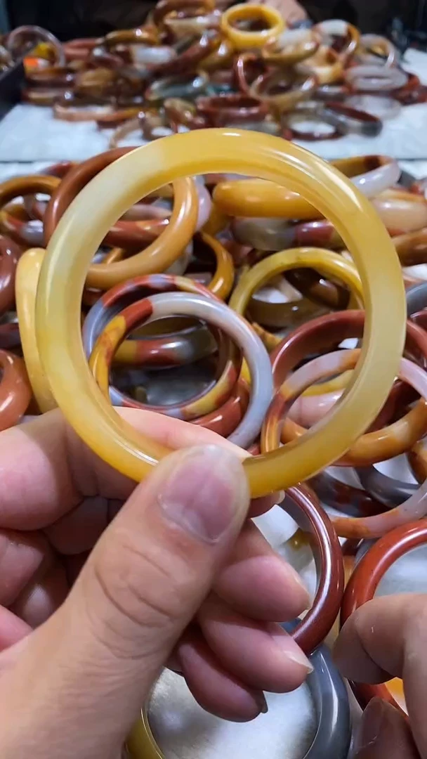 未镶嵌石英质玉（黄龙玉）手镯黄龙玉手镯61.3圈口