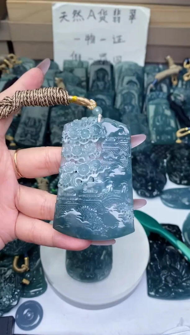 颈饰未镶嵌翡翠