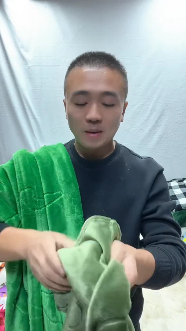 聚酯纤维1.8*1.3绿色压花2条