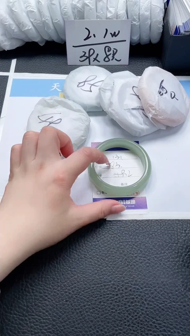 【闪购商品】石英质玉手镯未镶嵌131-58