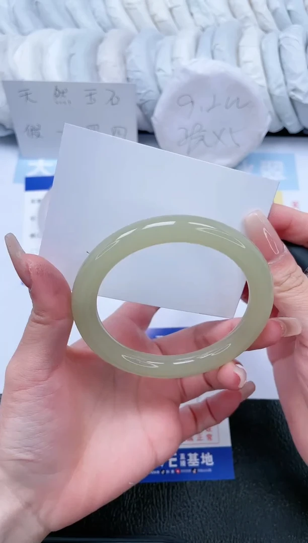 【闪购商品】石英质玉手镯未镶嵌T184-61.8