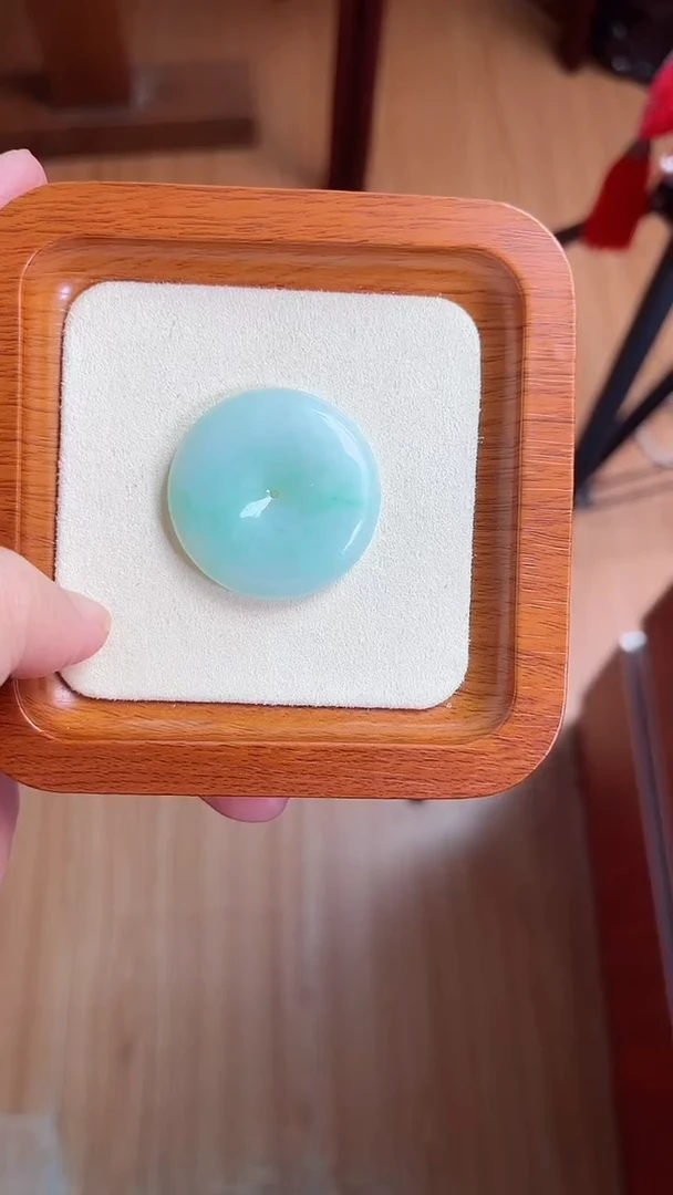 【闪购商品】翡翠吊坠(不含链)未镶嵌孤品孔雀