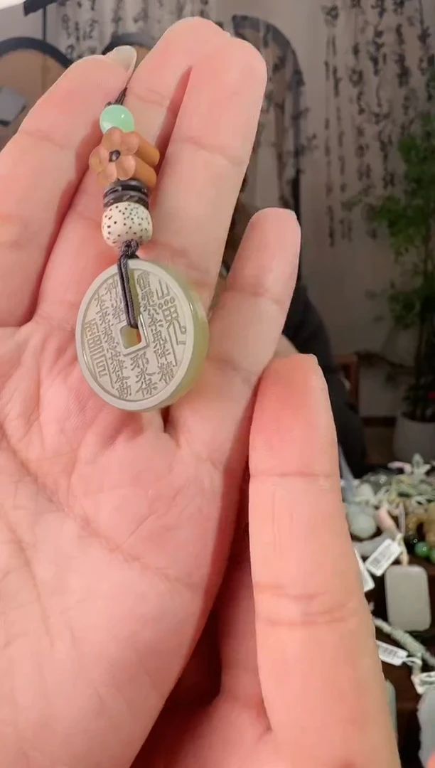 颈饰未镶嵌和田玉山鬼花钱