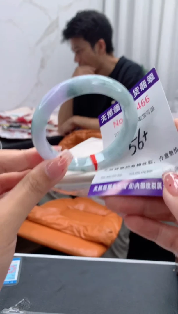 未镶嵌手镯翡翠有纹，完美者勿拍