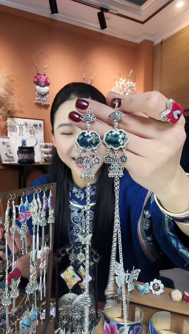 【闪购商品】刺绣纯手工民族风耳环