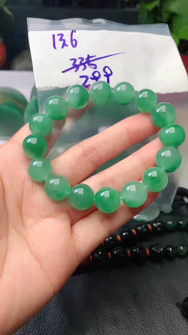 定制石英质玉（非洲翠）手串13.6mm