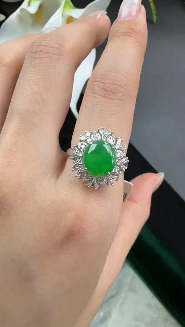 18K金镶嵌戒指翡翠戒指