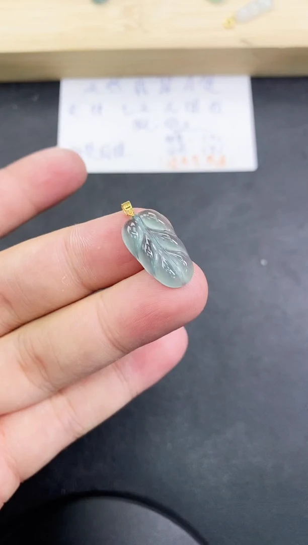 【闪购商品】翡翠颈饰18K金镶嵌天然翡翠A货赠皮绳