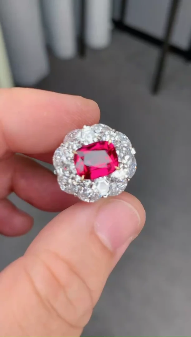 18K金镶嵌戒指尖晶石4ct 尖晶石戒指