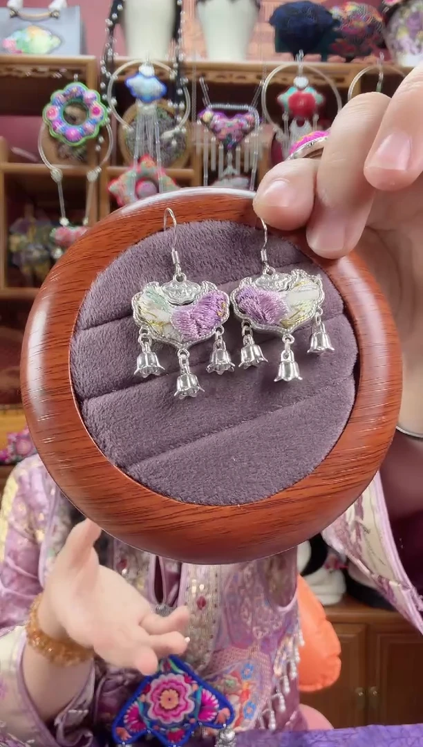 刺绣耳环66甜甜家