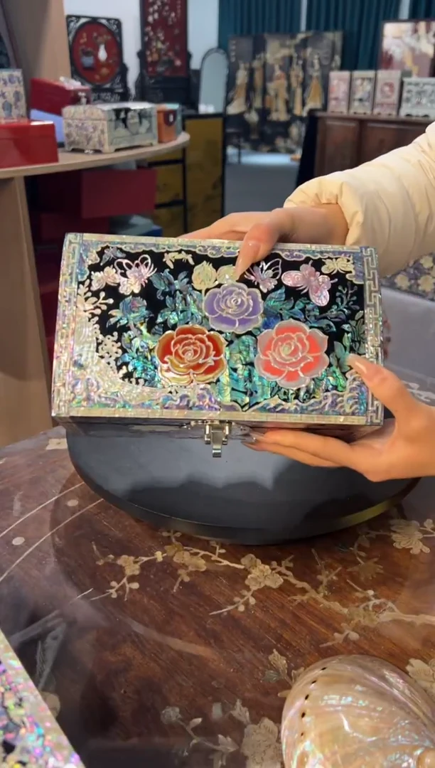 叶**秋鱼锁绒布底·弘贝雅螺钿漆器文化馆