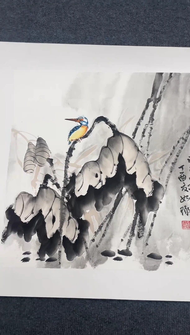 竖款精品斗方花鸟荷花，