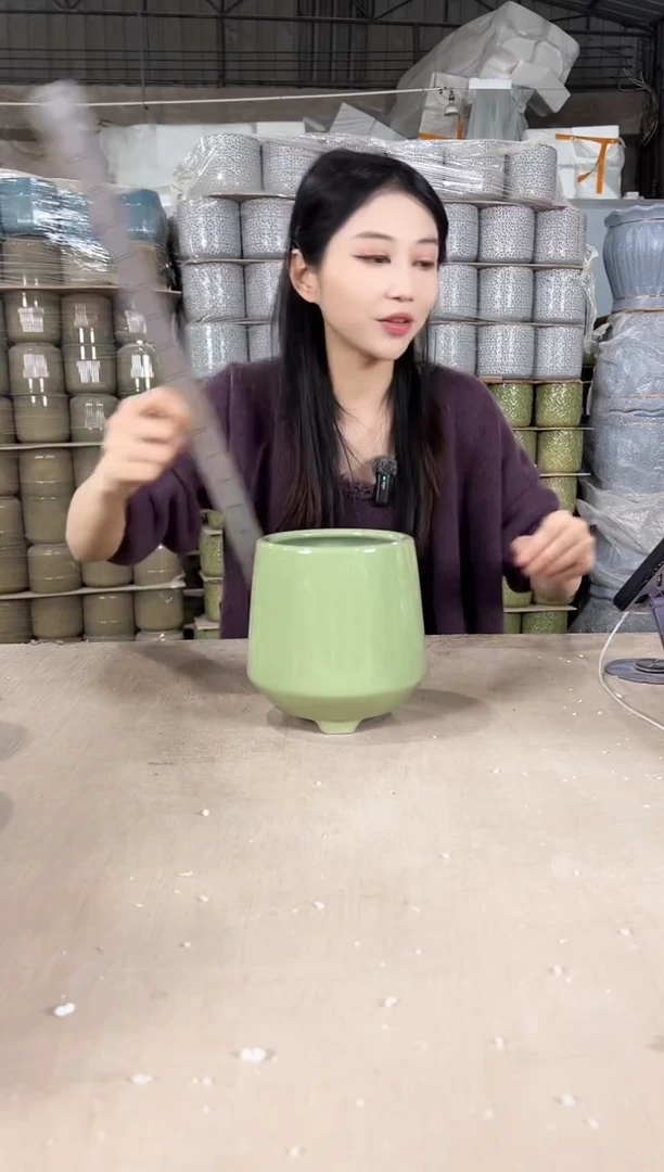【闪购商品】陶瓷高脚绿花釉13x15