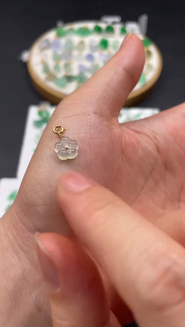 吊坠(不含链)18K金镶嵌翡翠一个JK519
