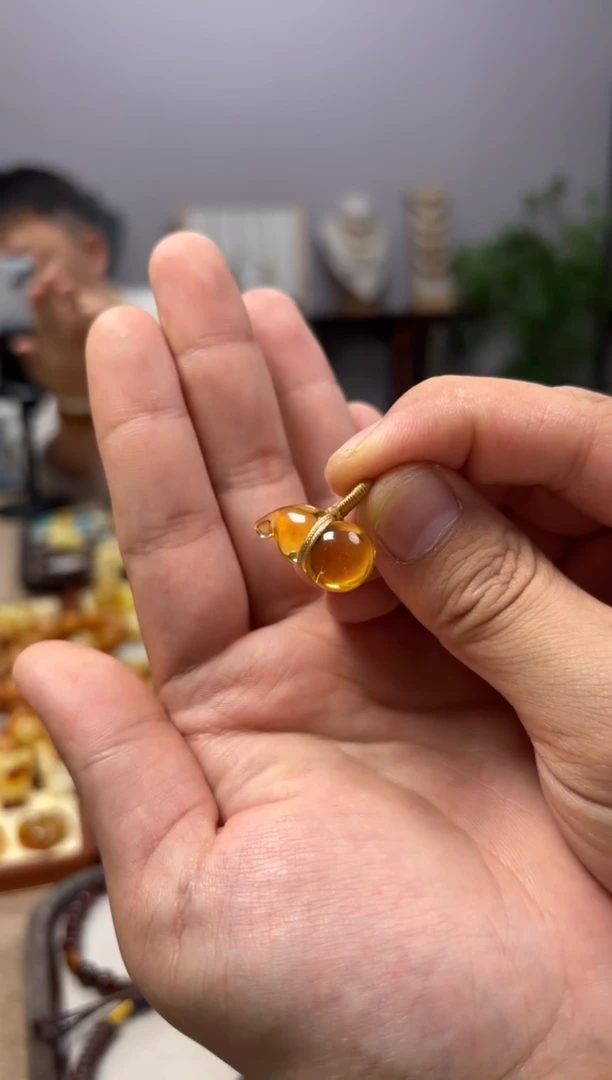 【闪购商品】蜜蜡裸石未镶嵌葫芦