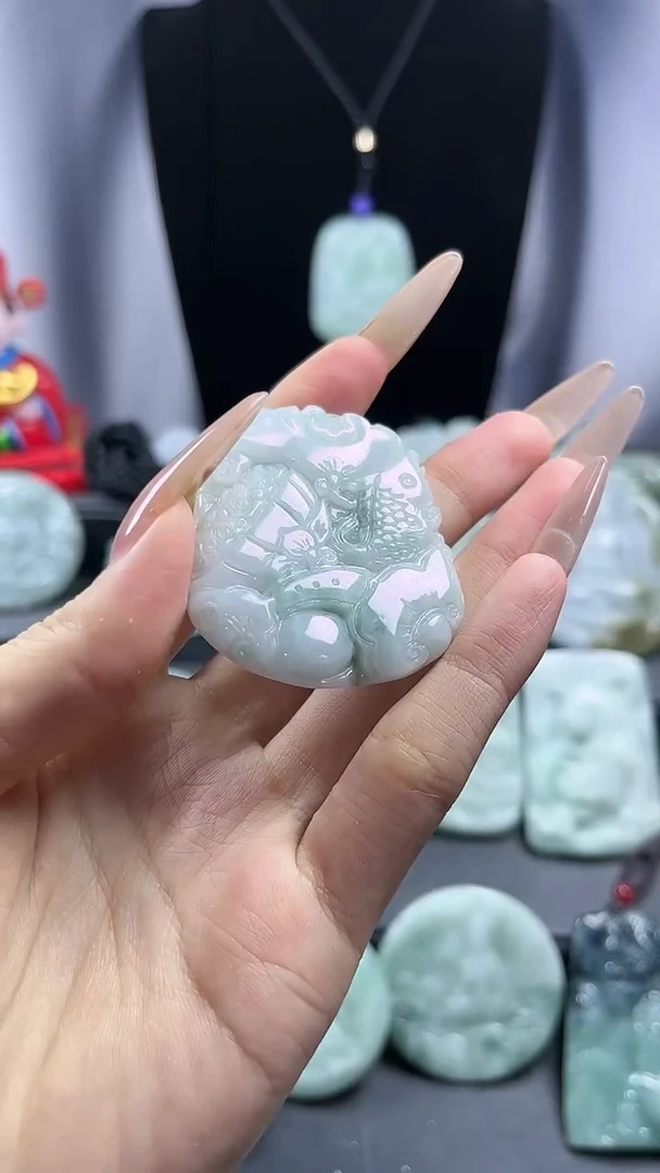 【闪购商品】翡翠颈饰未镶嵌荷叶鱼