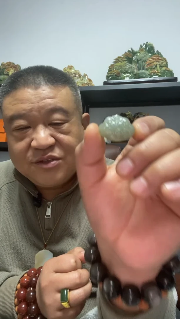 吊坠(赠链)未镶嵌和田玉祥云如意锁吊坠