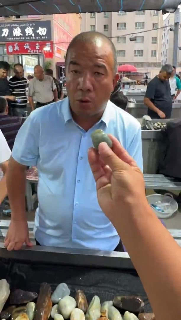 未镶嵌和田玉（糖玉）挂件和田玉