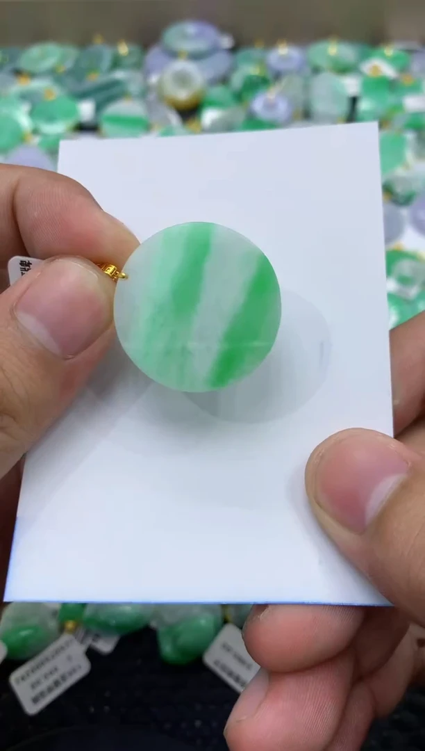 颈饰18K金镶嵌翡翠天然缅甸翡翠A货