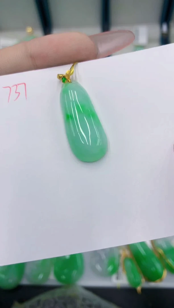 颈饰18K金镶嵌翡翠11111