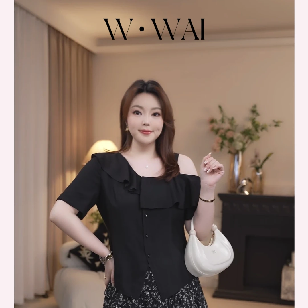 【月荷 】显瘦露肩荷叶边肌理感时髦上衣X52S629