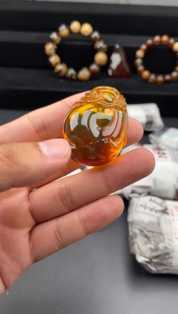 琥珀颈饰未镶嵌金蓝珀钱袋吊坠