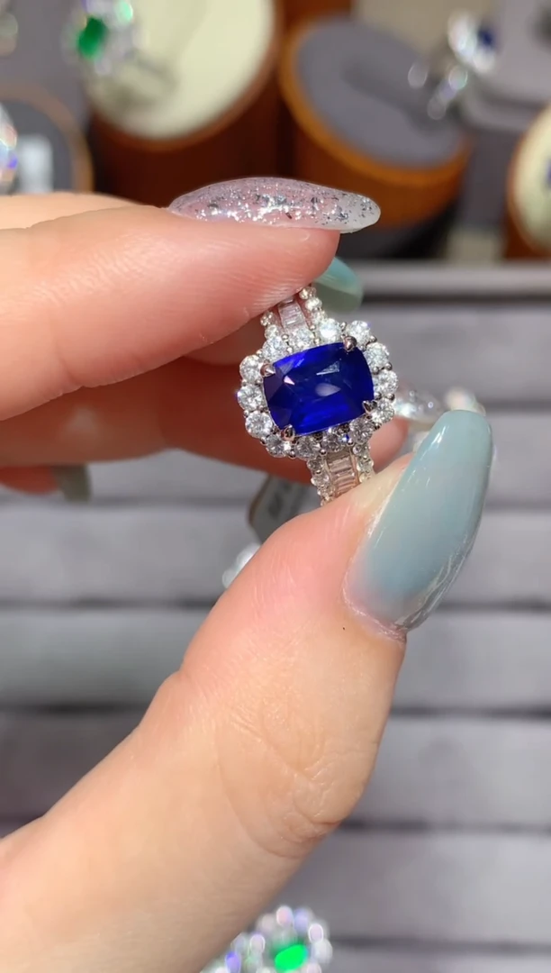 蓝宝石戒指18K金镶嵌1.9CT