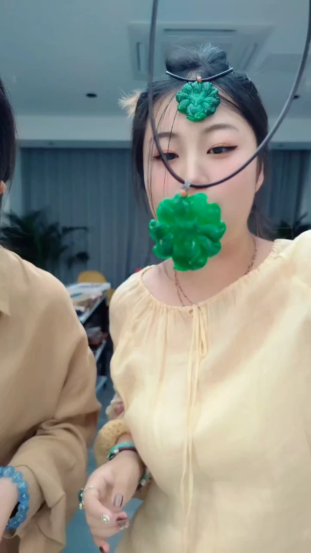 颈饰未镶嵌翡翠2513绿九尾吊坠
