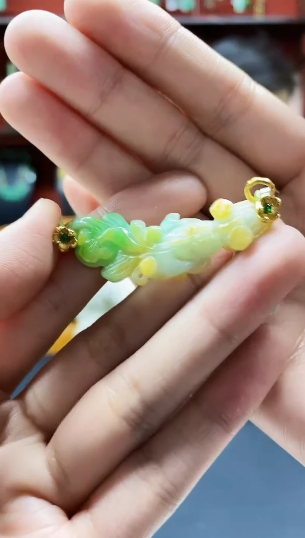 颈饰未镶嵌翡翠吊坠