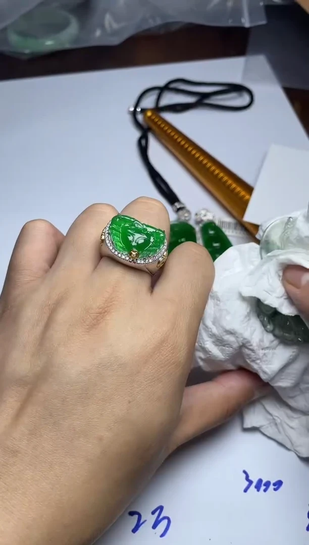 【闪购商品】定制翡翠未镶嵌250216576