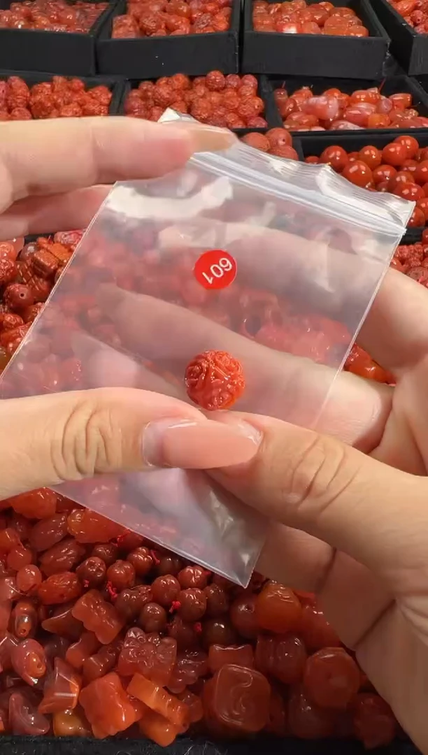 南红玛瑙未镶嵌颈饰1
