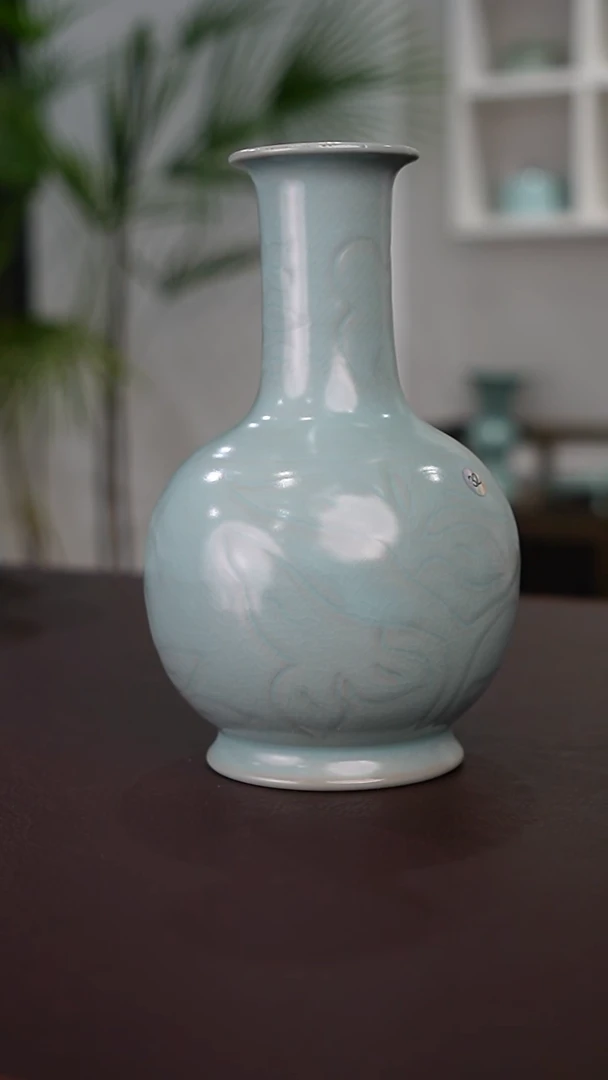 32号刻花鹅颈瓶   微瑕福利