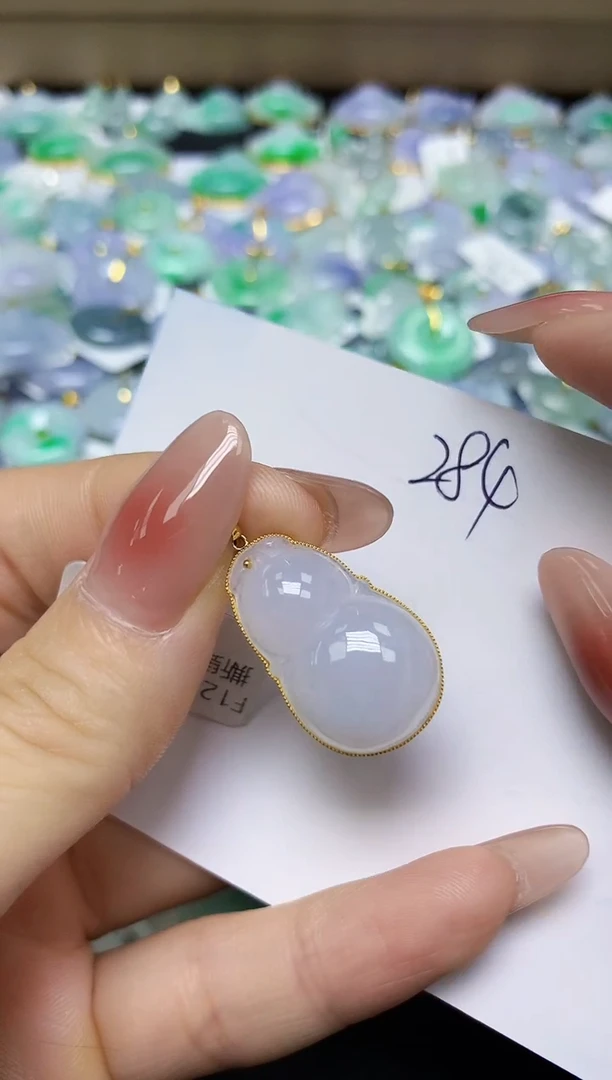 翡翠18K金镶嵌颈饰 天然缅甸翡翠A货