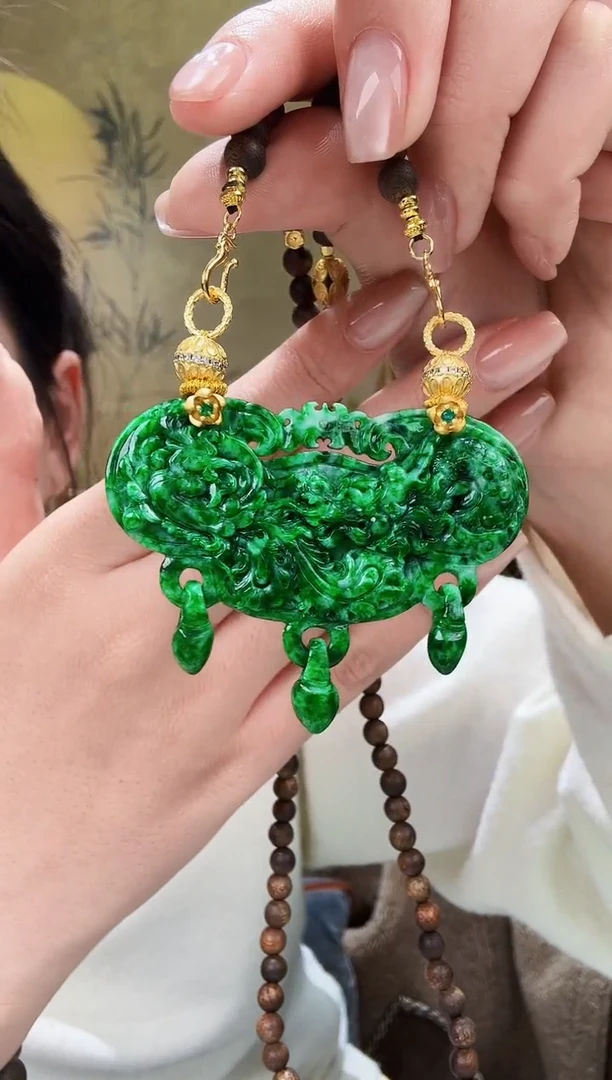 颈饰未镶嵌翡翠吊坠