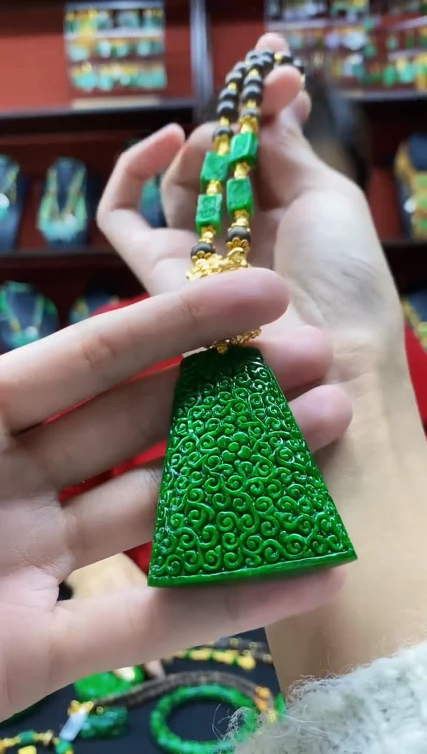 颈饰未镶嵌翡翠吊坠