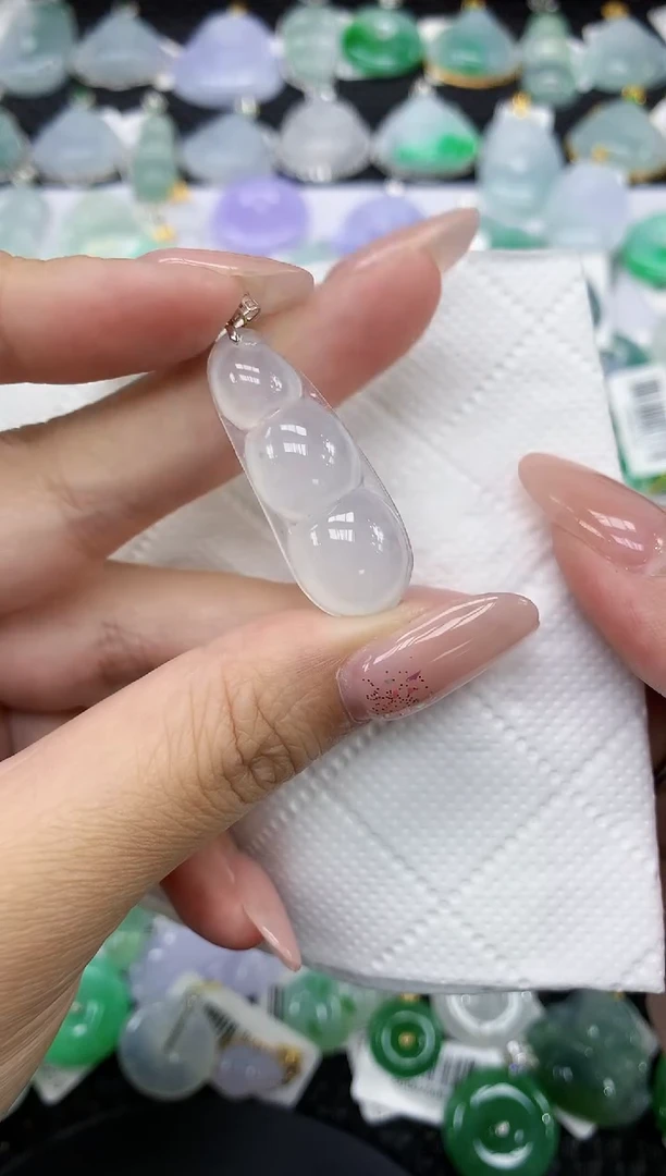 颈饰18K金镶嵌翡翠1111111111