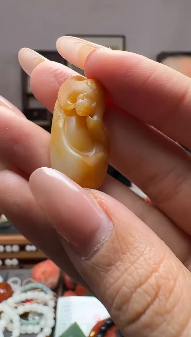 未镶嵌和田玉挂件p3413-有皮裂