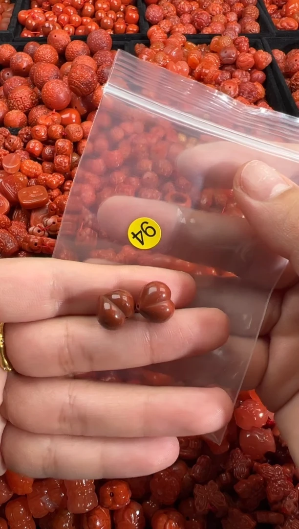 南红玛瑙未镶嵌颈饰1