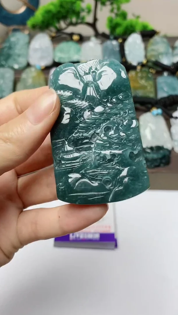 翡翠未镶嵌颈饰