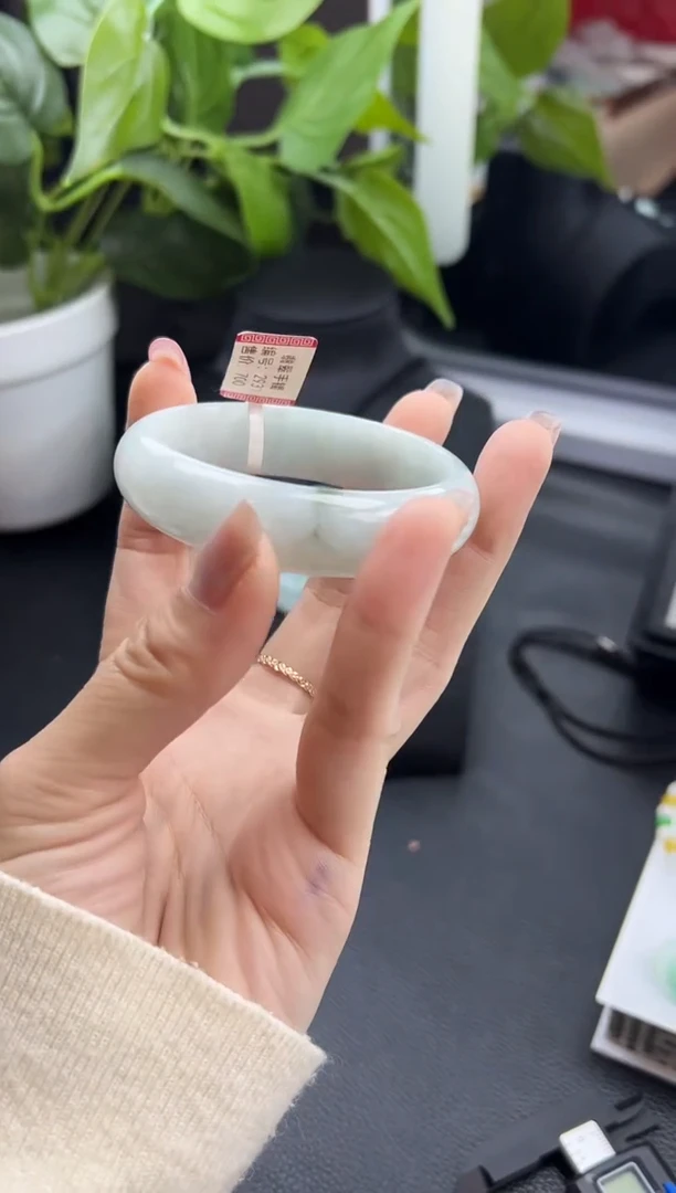 【闪购商品】翡翠手镯未镶嵌手镯50-52圈口