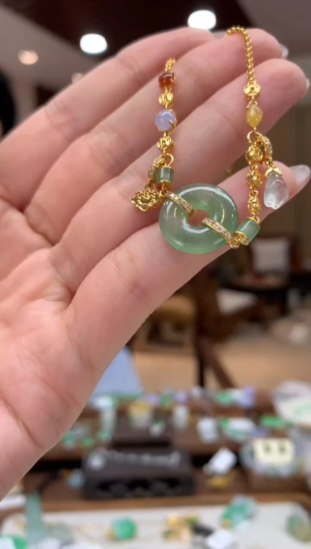 18K金镶嵌手链翡翠手链