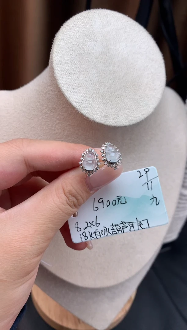 未镶嵌翡翠耳钉翡翠自带#送人#，假一赔三