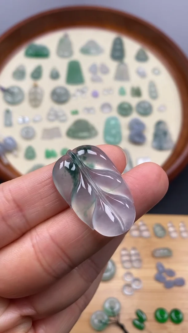 【闪购商品】翡翠颈饰未镶嵌冰飘花叶子/芬