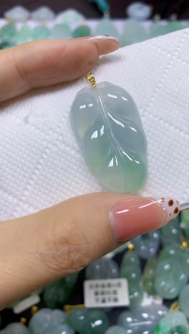 颈饰18K金镶嵌翡翠天然翡翠A货