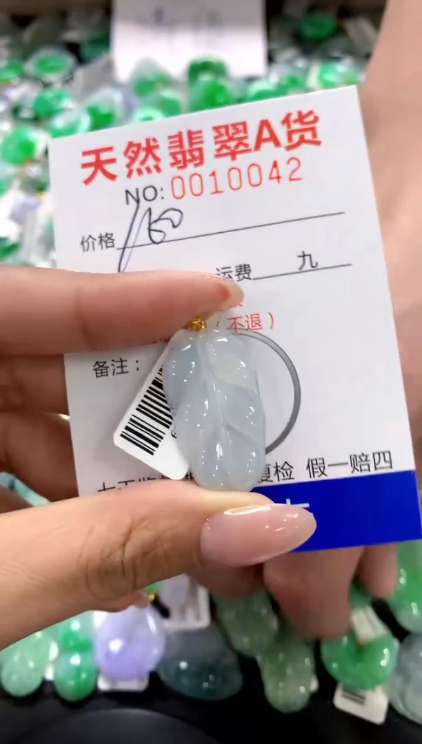 翡翠18K金镶嵌颈饰11111111111111