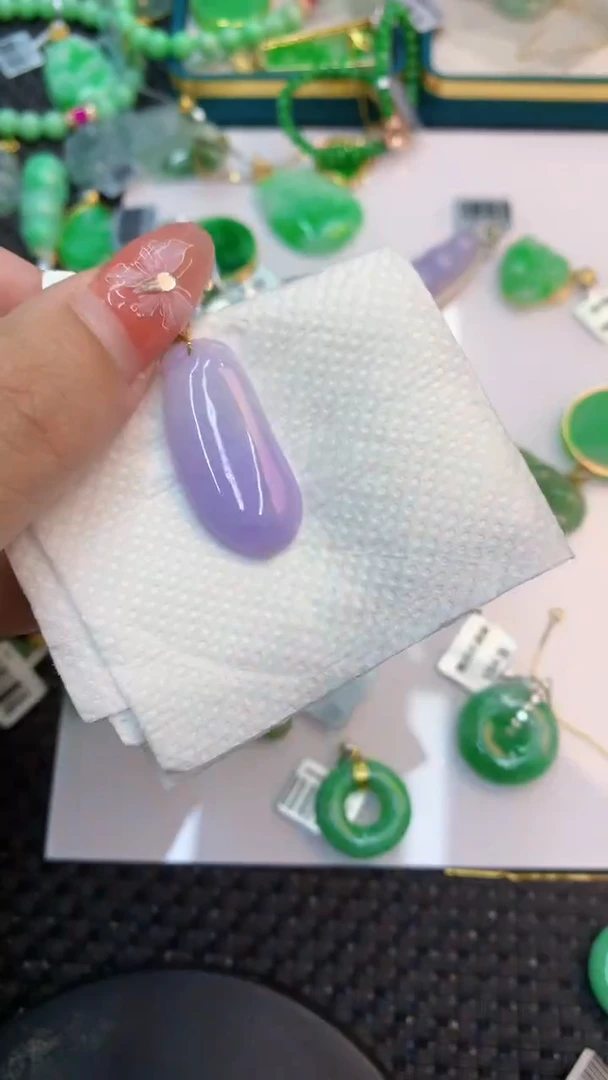 颈饰18K金镶嵌翡翠1