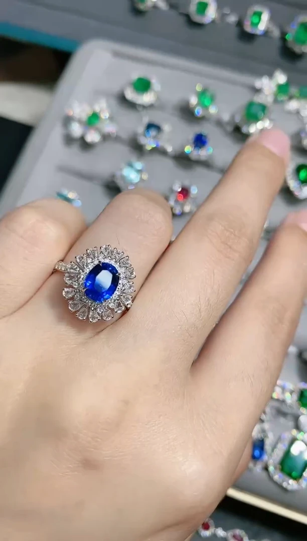 蓝宝石18K金戒指18K金镶嵌.