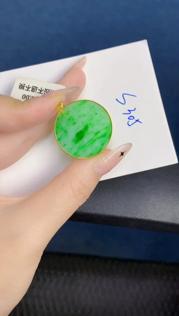 颈饰18K金镶嵌翡翠缅甸天然翡翠A货